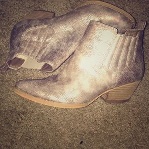 Cowgirl boots very cute!